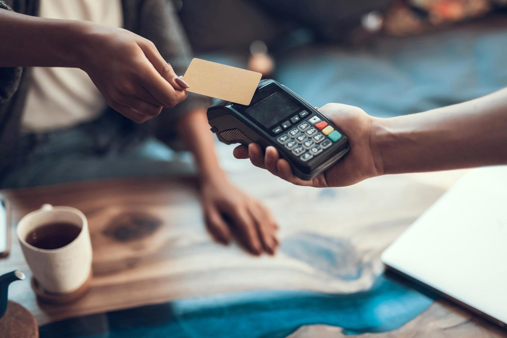 Il cashback funziona? Visioni contrapposte dopo l’alt del governo