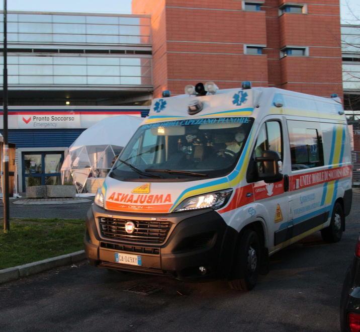 Un'ambulanza di fronte al pronto soccorso (Foto d'archivio)
