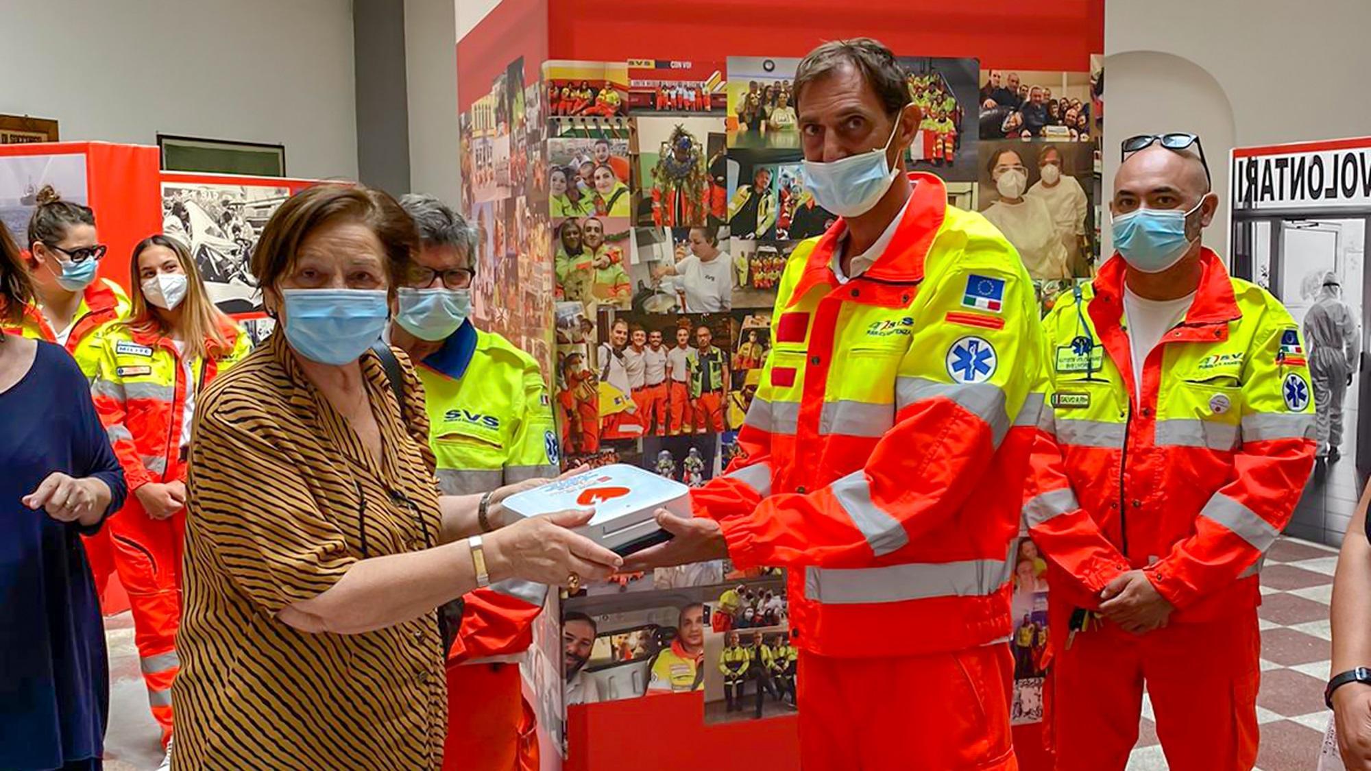 La consegna del defibrillatore