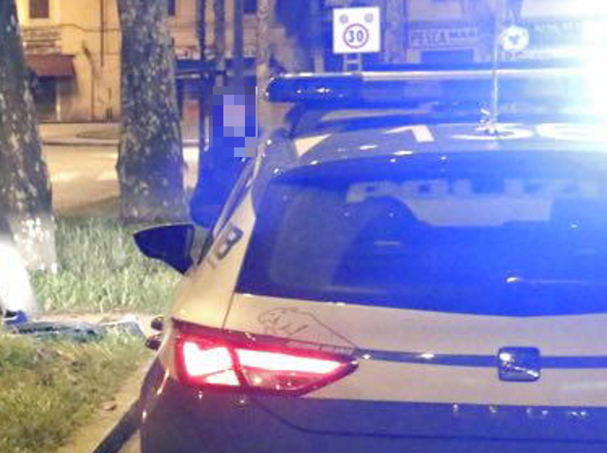 Una volante della polizia di Stato (foto d'archivio)