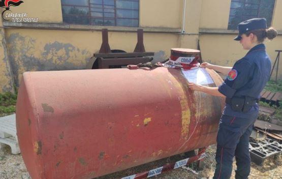 Argenta, oli di scarto nella cisterna: nei guai per discarica abusiva