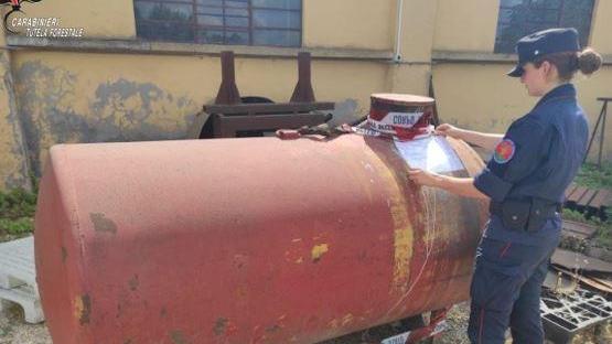 Argenta, oli di scarto nella cisterna: nei guai per discarica abusiva