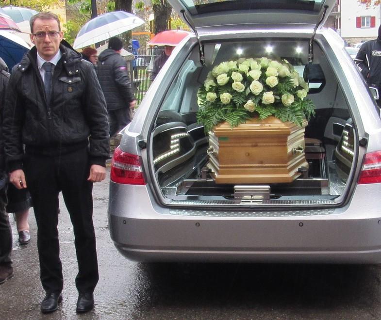 Frassinoro. Colpito da infarto durante un funerale: salvato dal necroforo 