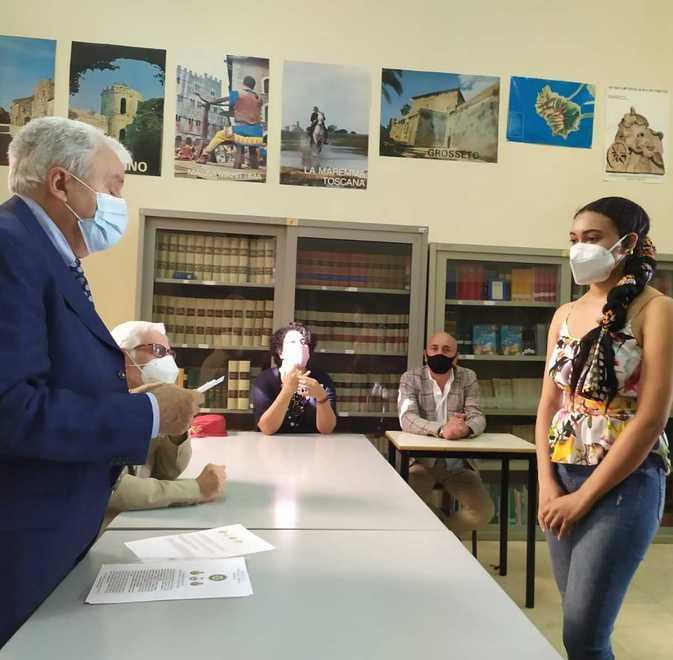 Cinque borse di studio agli studenti dell’Isis 