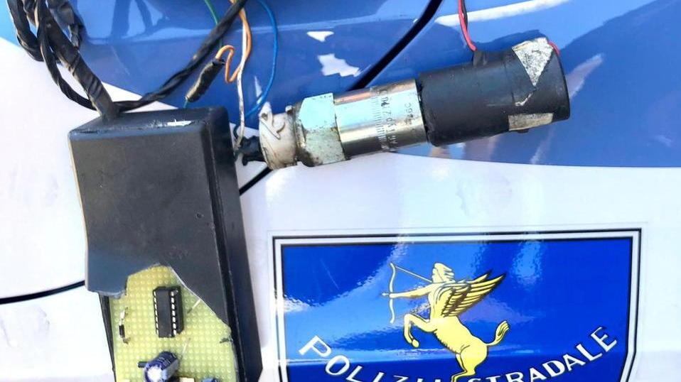 Camionista trucca il tachigrafo Scattano multa e sequestro