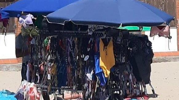 Cinquemila pezzi venduti senza titolo lungo la spiaggia