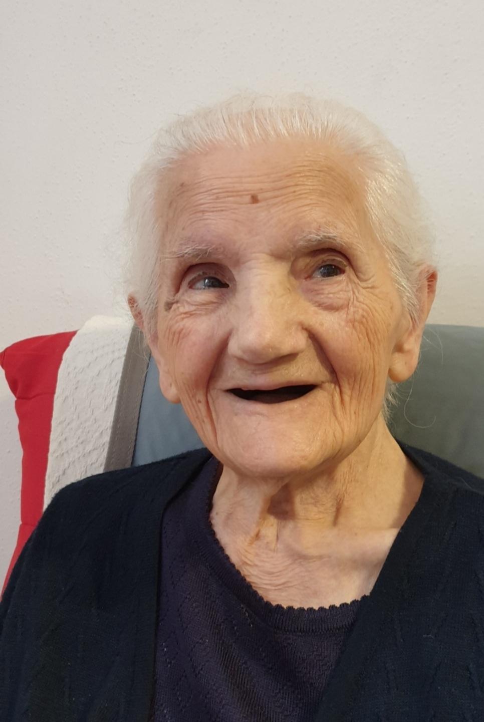 Zia Angela Uras festeggia il secolo di vita