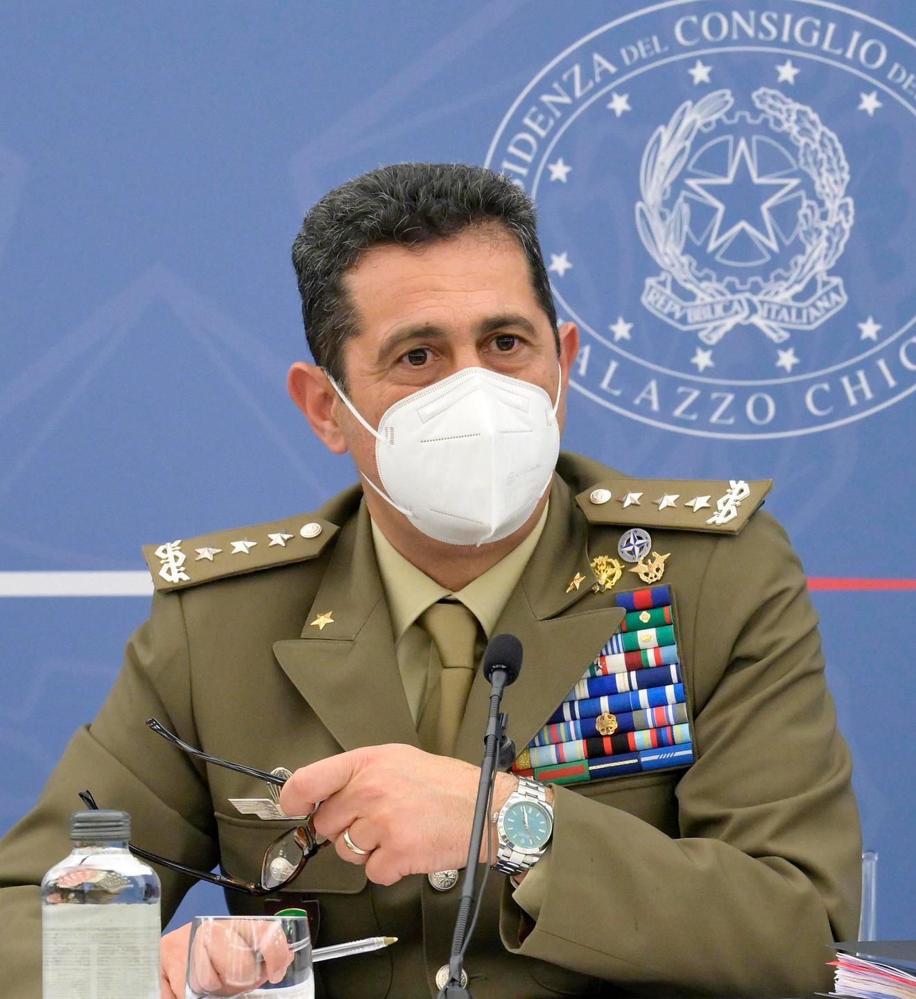 Figliuolo assicura: «Dosi sufficienti» 
