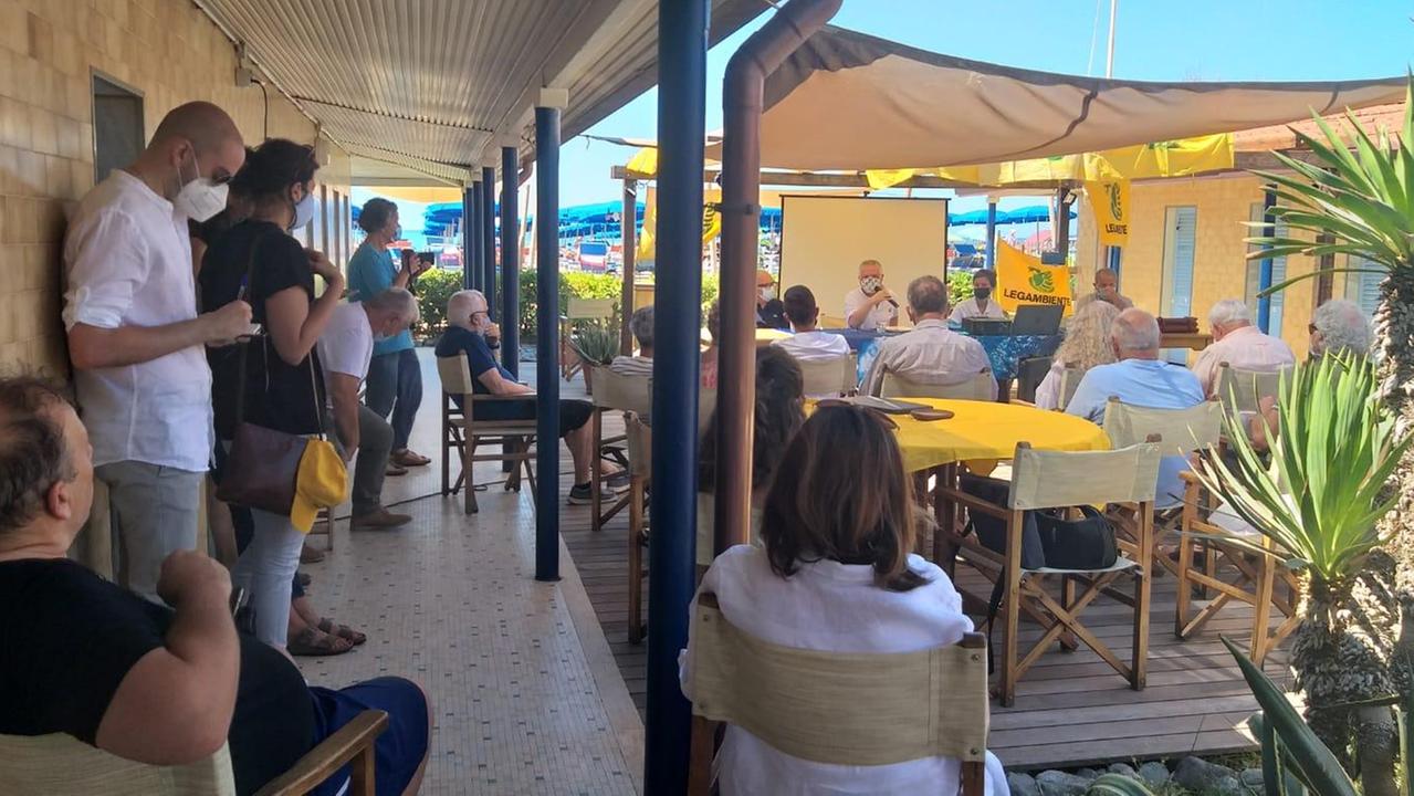 Un momento dell’iniziativa organizzata al bagno Morgana a Marina di Carrara