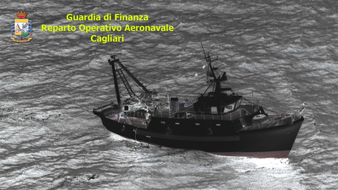 Pesca a strascico illegale nel canale di Sardegna, una denuncia e multe per 10mila euro