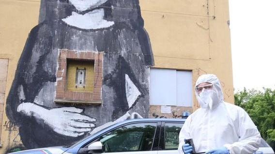 Focolaio Covid dentro le Reggiane, contagiati in 14. I volontari: «Situazione drammatica»