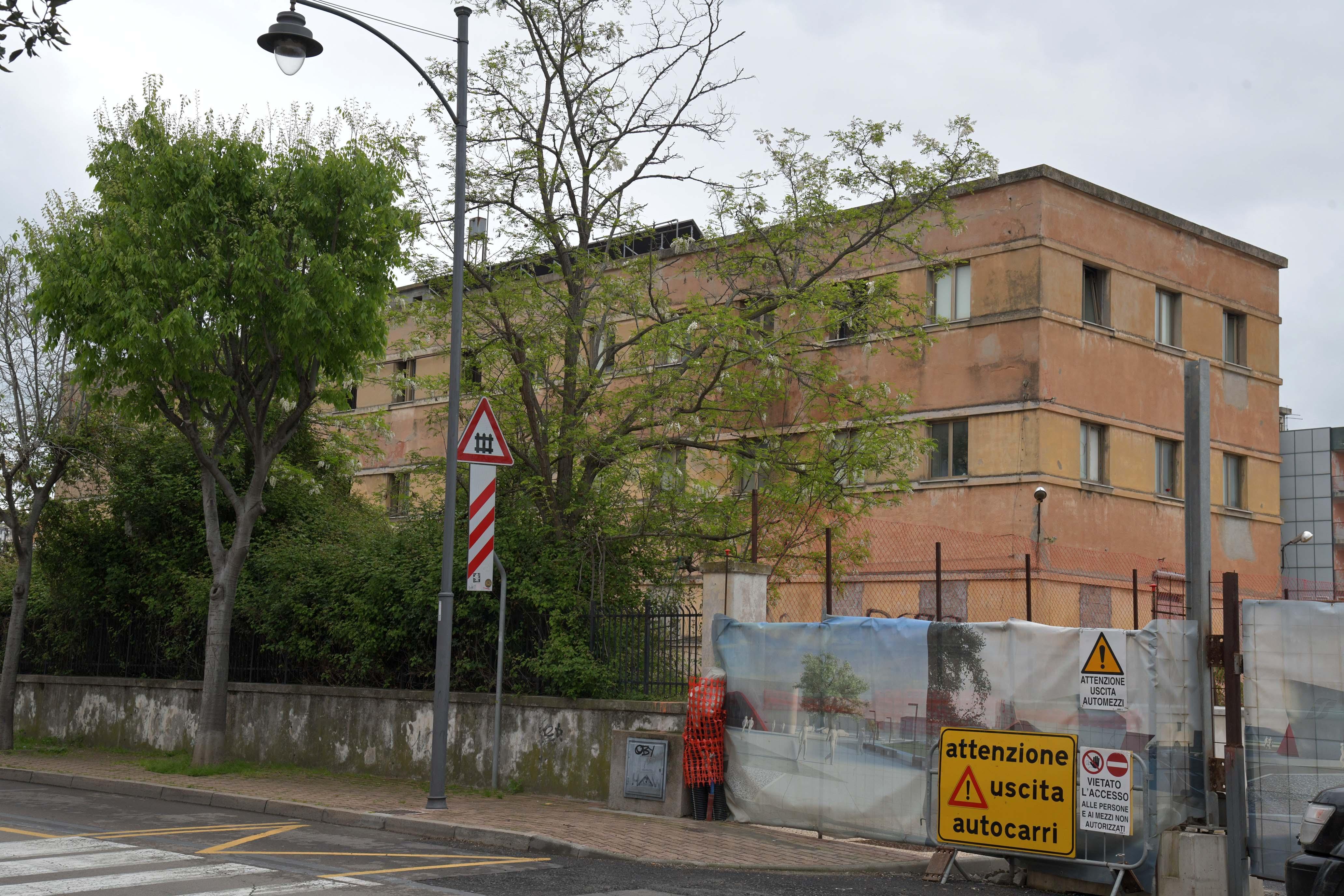 L'ex palazzo delle Fs, in via Vittorio Veneto, su cui è in corso una inchiesta per turbativa d'asta