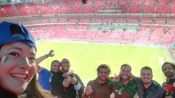 I tifosi apuani a Wembley e i rituali per la vittoria