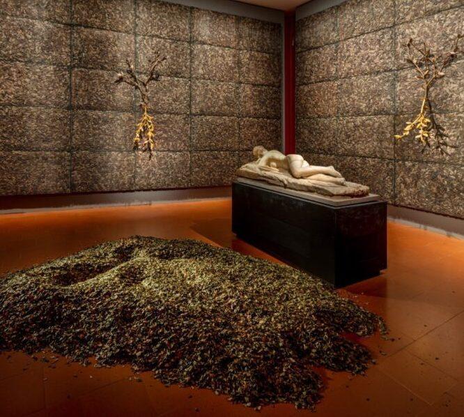L’Arte povera di Penone dialoga con i grandi capolavori degli Uffizi
