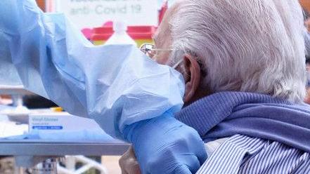 Over 80, senza vaccinazione ancora un anziano su nove