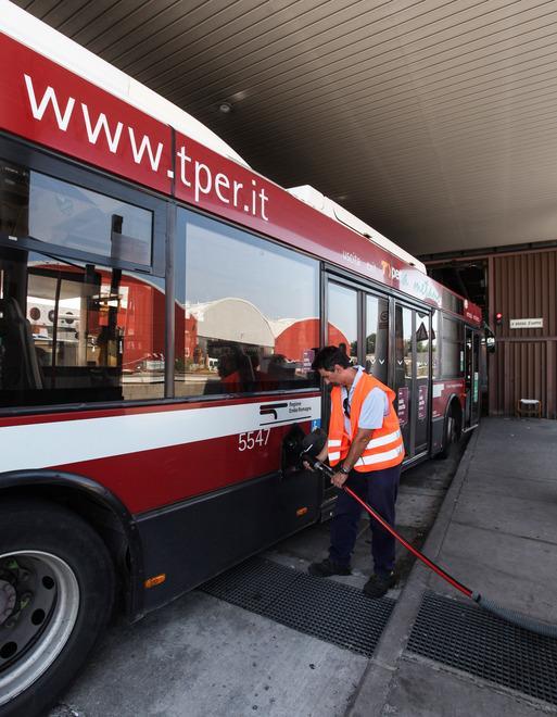 Dodici nuovi autobus a idrogeno e 45 a metano per 16,5 milioni di euro 