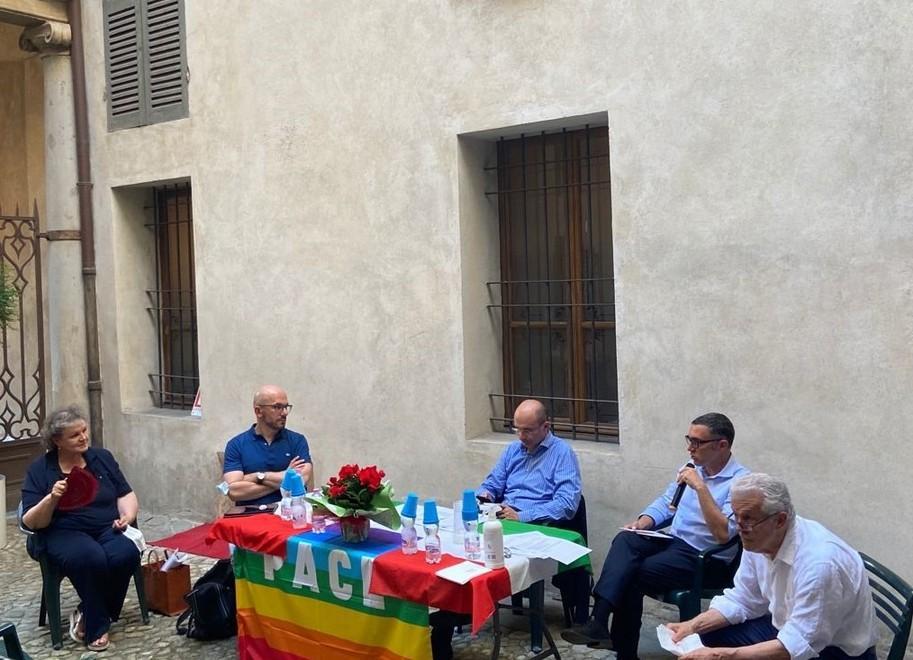 Presto una borsa di studio in memoria dei martiri 
