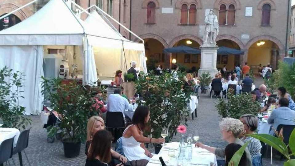 Stasera negozi aperti e tanti intrattenimenti L’iniziativa soddisfa