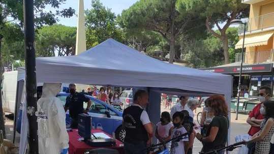 La Polizia tra i cittadini Consigli e dimostrazioni