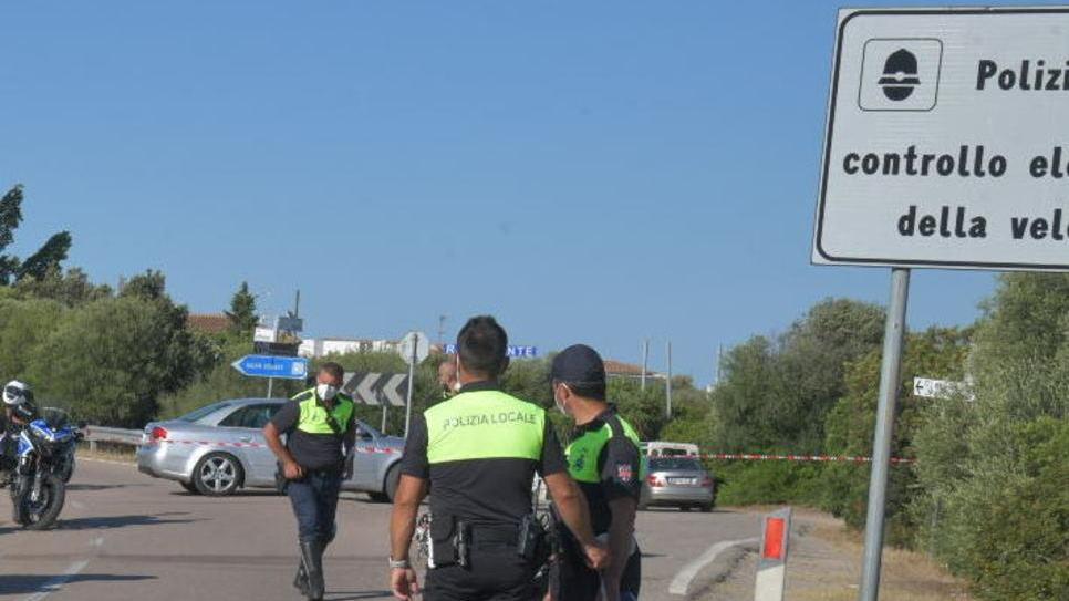 Mancano i marciapiedi, la strada è un pericolo