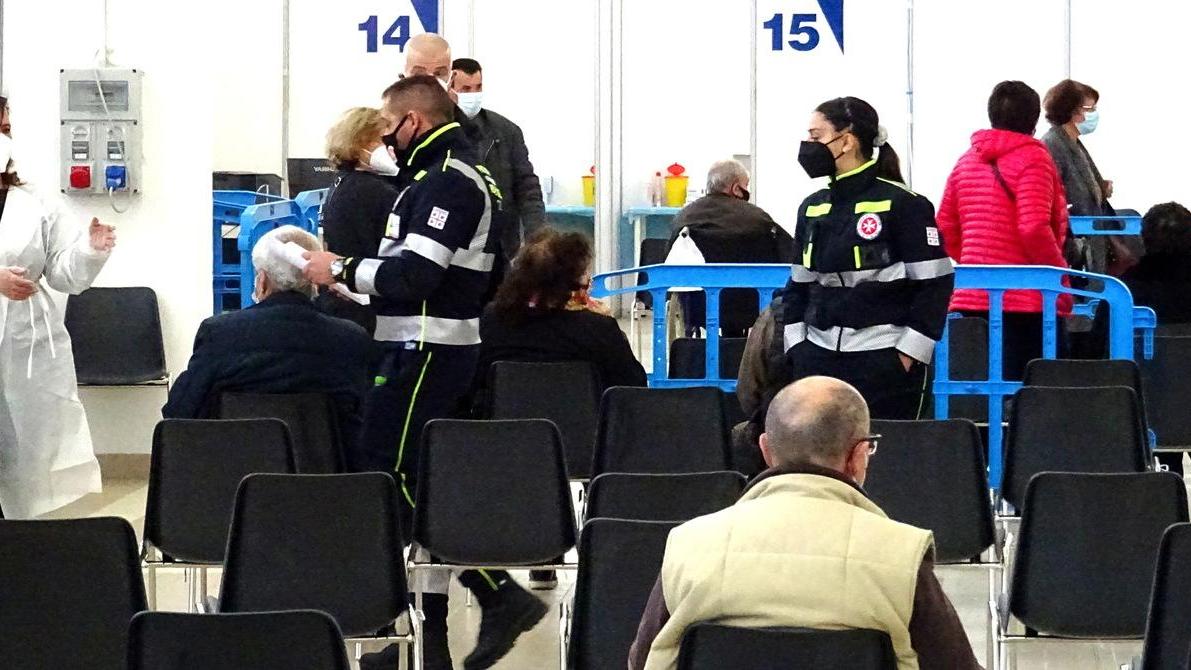 Covid, vaccinazioni senza prenotazioni in 9 hub dell'isola per tutti gli over 60