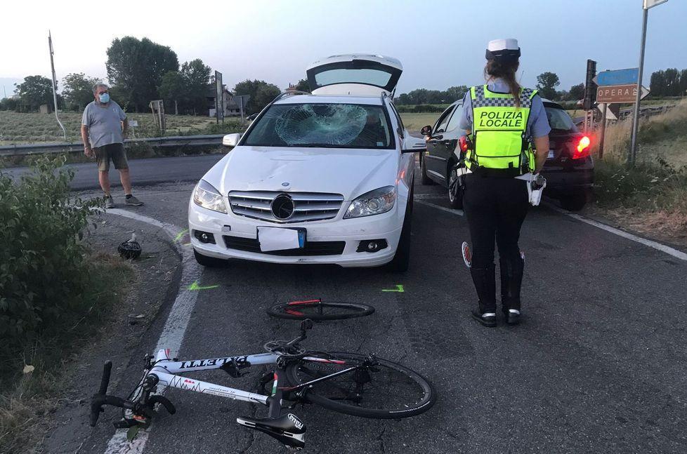Castelvetro. Ciclista viene travolto da un’auto a Ca’ di Sola: è grave all’ospedale 