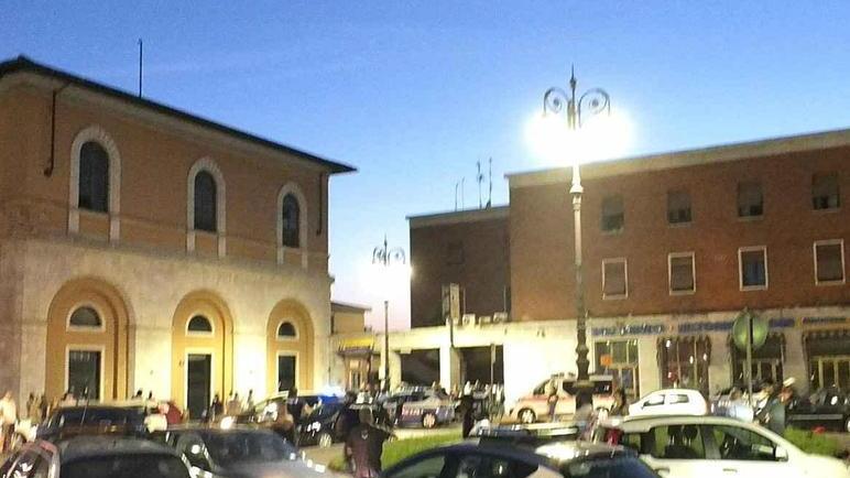 Un intervento massiccio della polizia alla stazione centrale