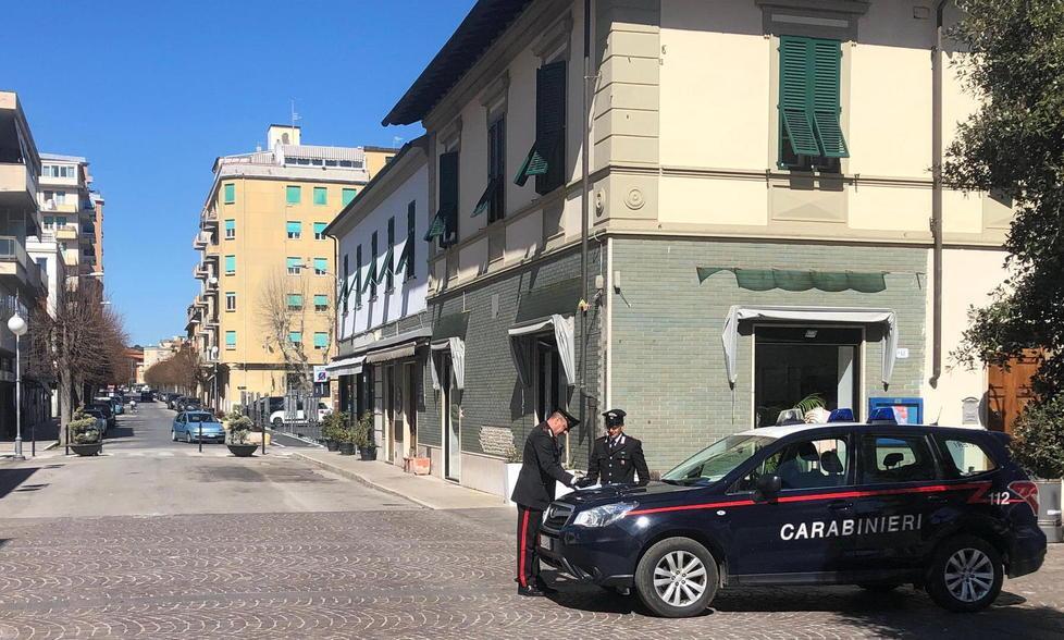 Un controllo dei carabinieri in centro