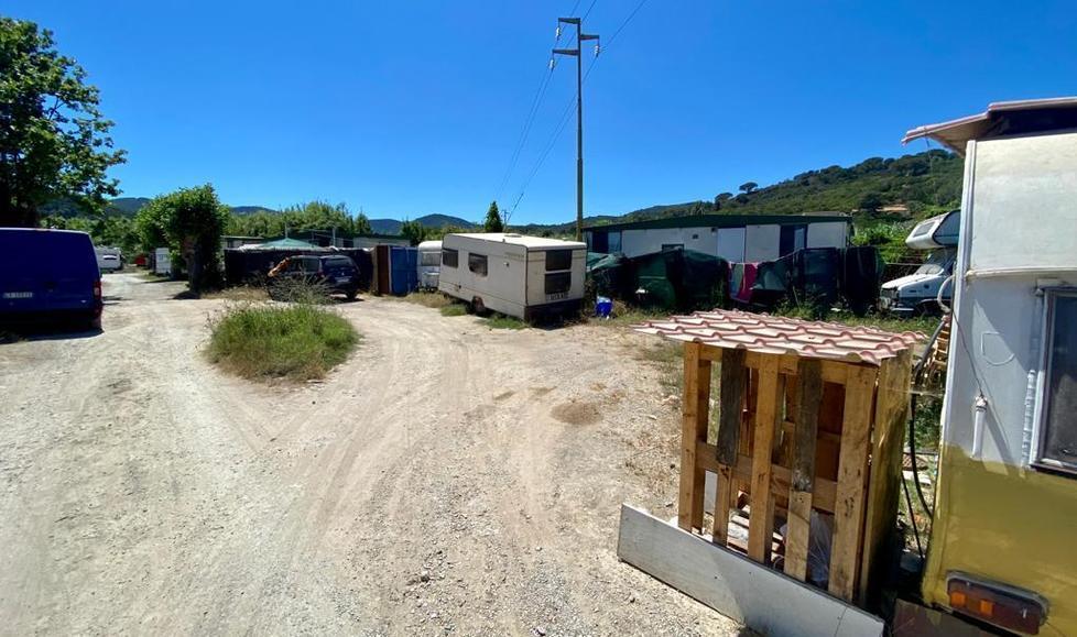 La baraccopoli degli Orti, alla periferia di Portoferraio, dove è morta Silvia Del Signore e dove viveva insieme al marito, Mohamed Saif