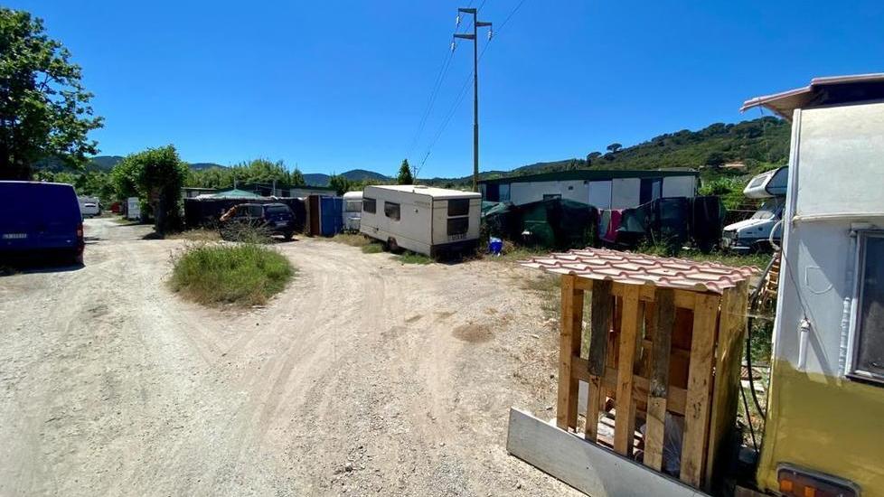 La baraccopoli degli Orti, alla periferia di Portoferraio, dove è morta Silvia Del Signore e dove viveva insieme al marito, Mohamed Saif
