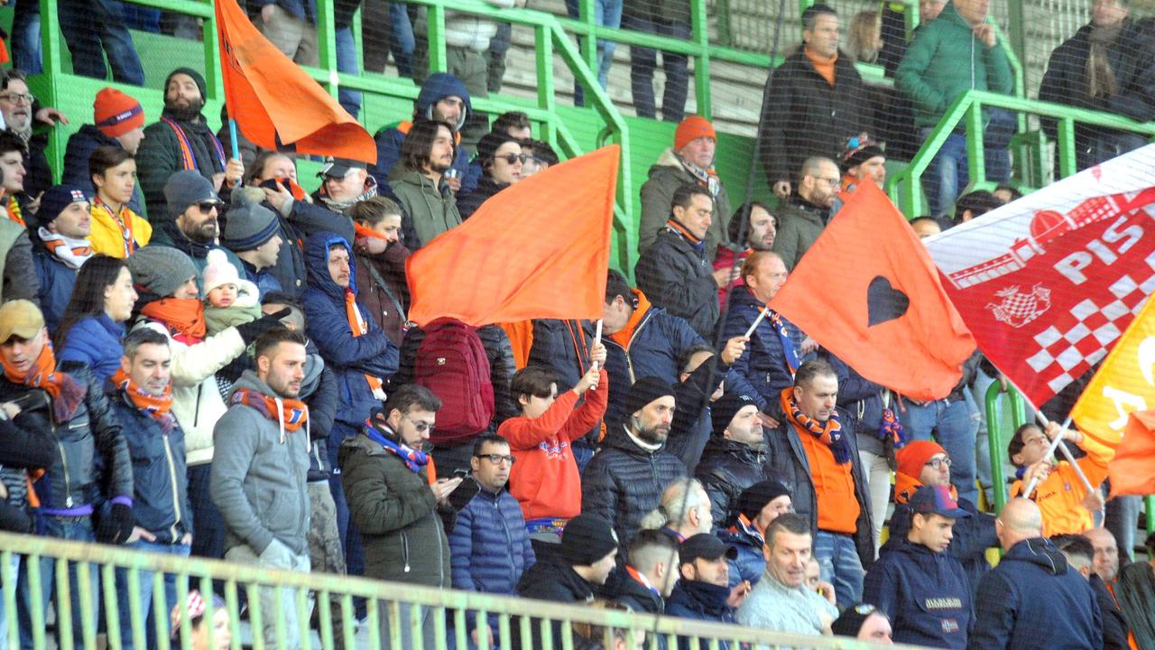 Tifosi della Pistoiese sugli spalti in una foto d'archivio