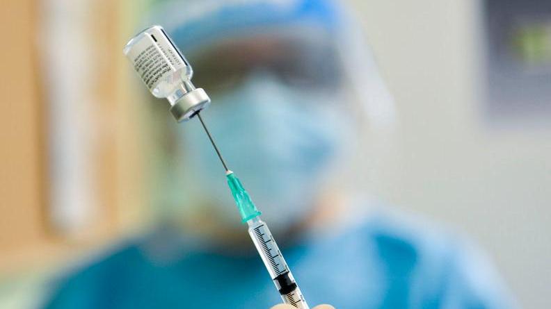 Somministrazioni anche in farmacia Oggi le prime dosi