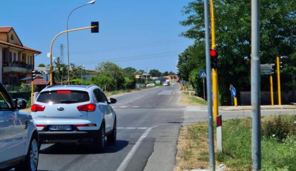 Da stamani in funzione il semaforo che multa chi passa con il rosso