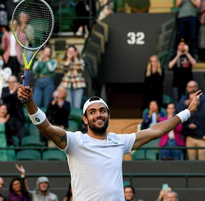 Berrettini nella storia, conquista la semifinale Ora avanti con Hurkacz che ha distrutto Federer 