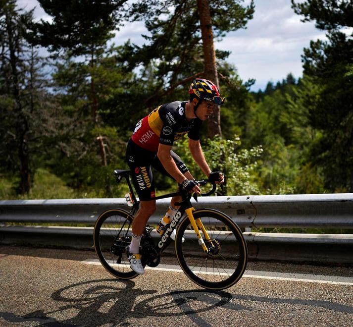 Il micidiale Mont Ventoux è del belga Wout van Aert