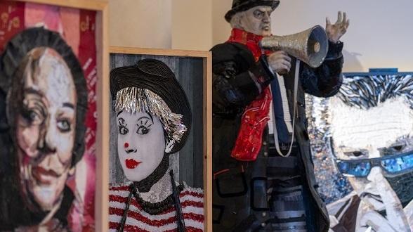 Rimini ricorda il suo Federico Fellini Opere del riciclo per i capolavori del maestro