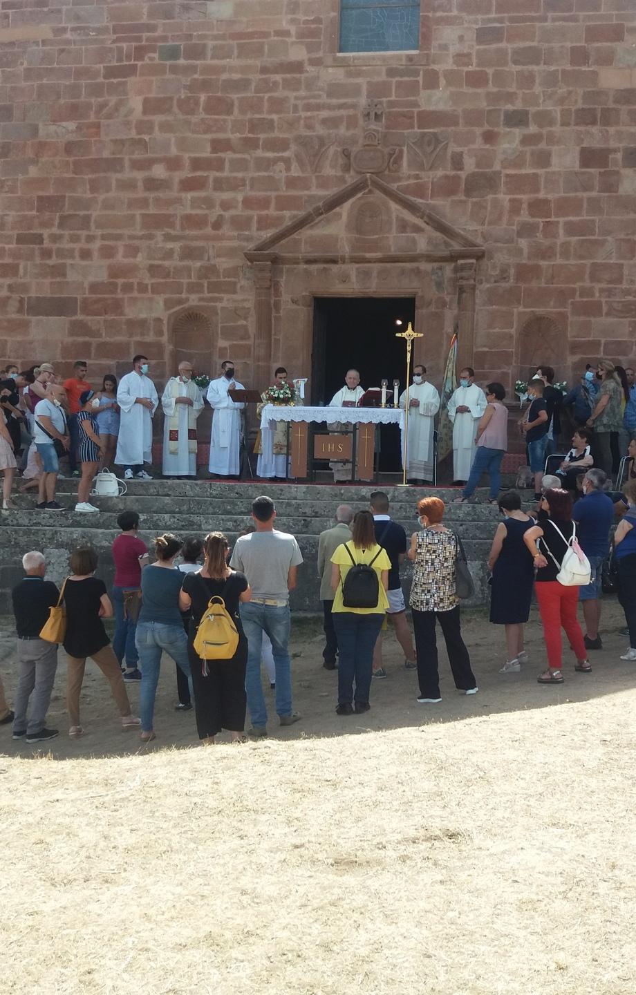 L’alba senza Ardia accoglie pellegrini e cavalieri 