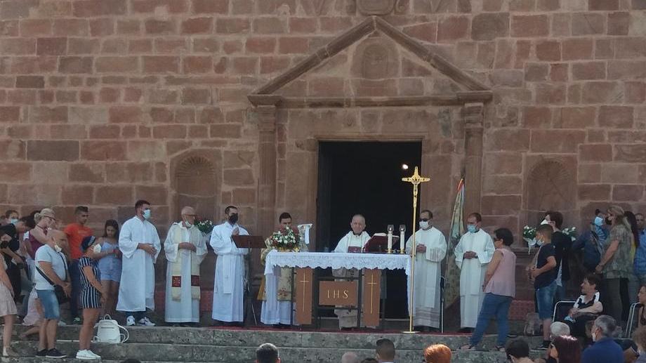 L’alba senza Ardia accoglie pellegrini e cavalieri
