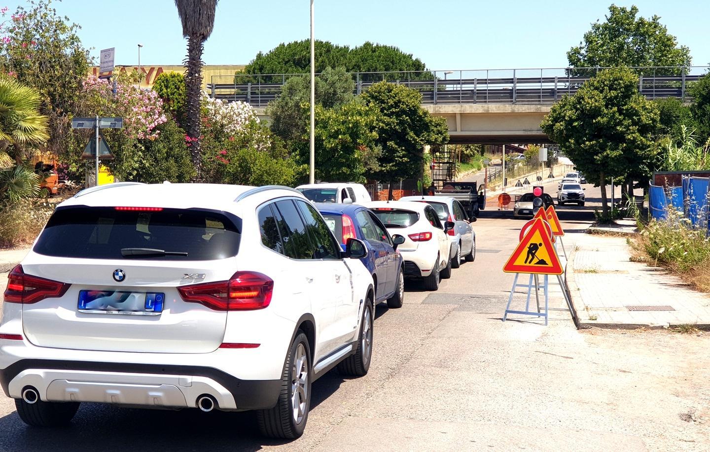 Lavori al sovrappasso, file infinite 