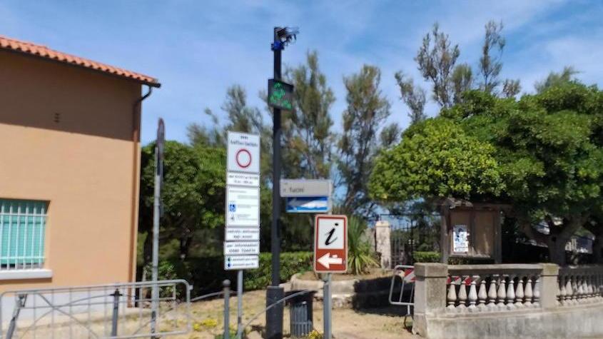 Il varco della ztl tra la via Aurelia e via Fucini