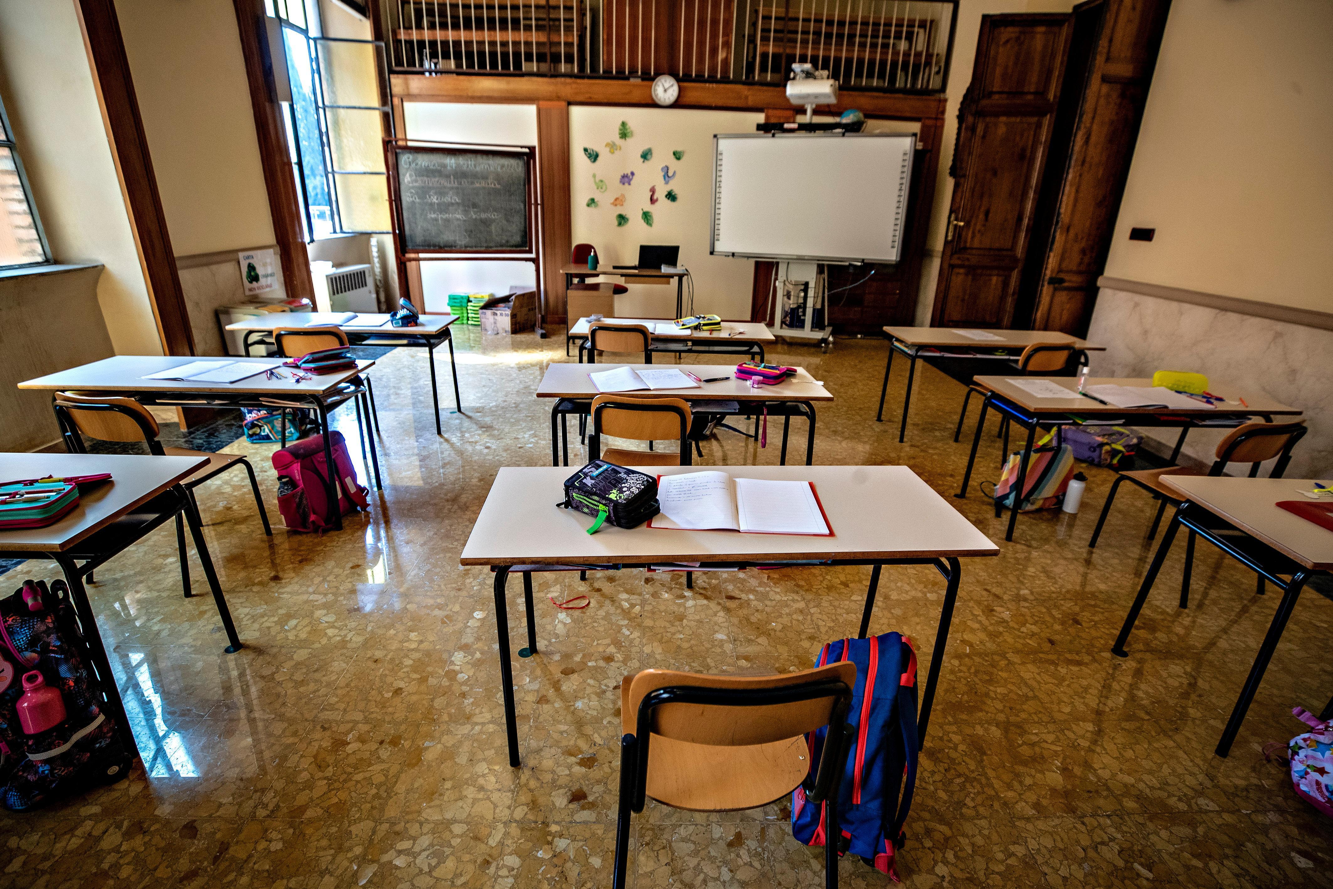 Scuola, rischio variante Delta: il 15 per cento dei professori della provincia di Lucca non è vaccinato 