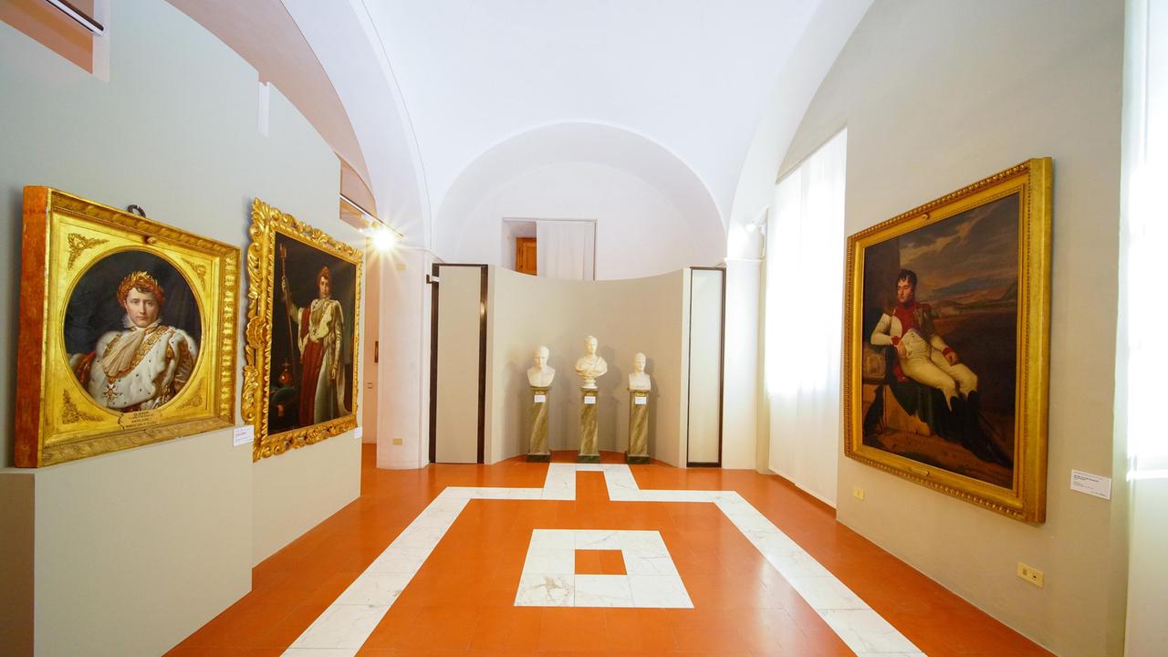 Le sale della pinacoteca Foresiana Portoferraio dove è stata allestita la mostra “Gli Uffizi diffusi”