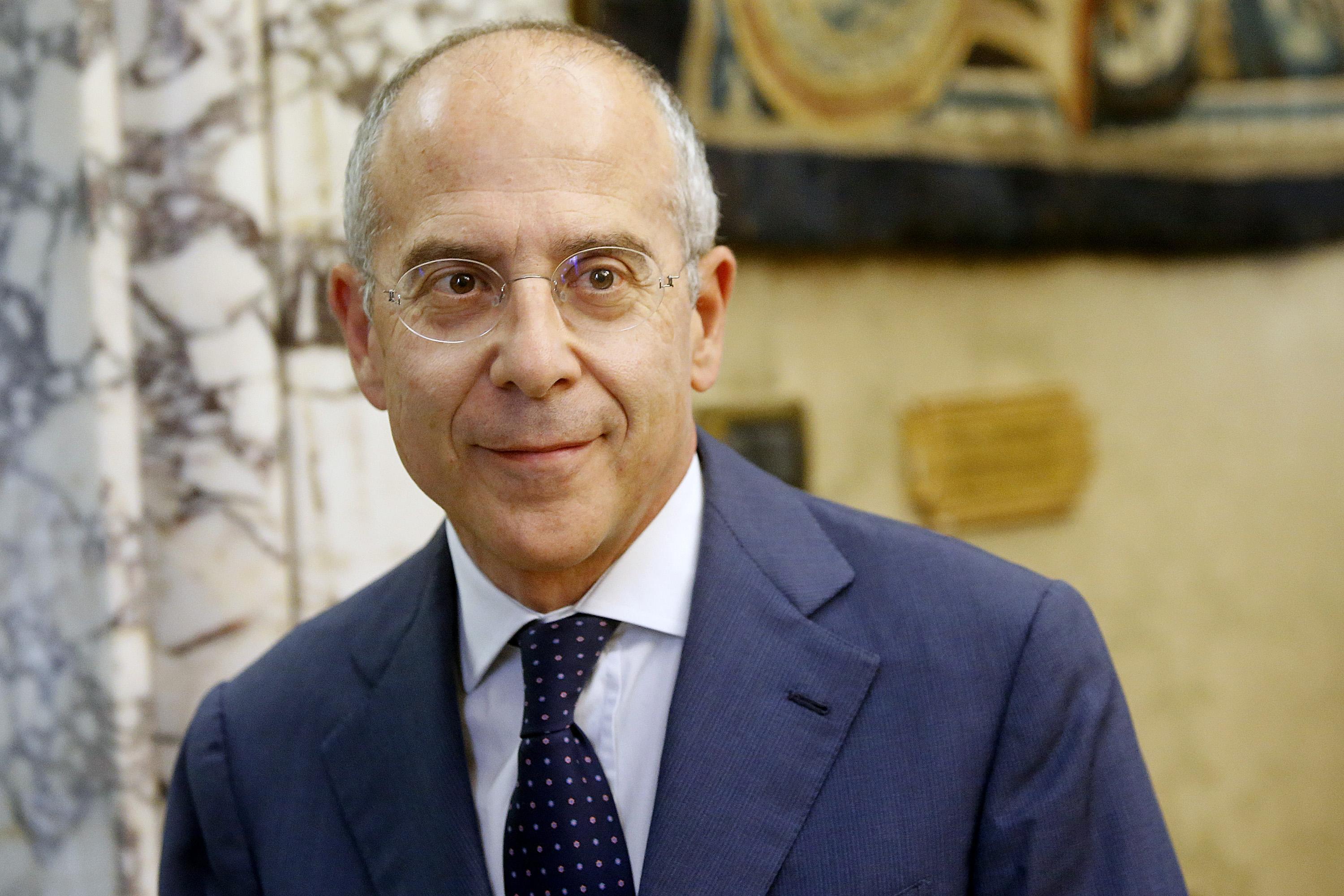 Starace chiude il gas in Sardegna: "Non ha futuro, qui avete sole e vento"