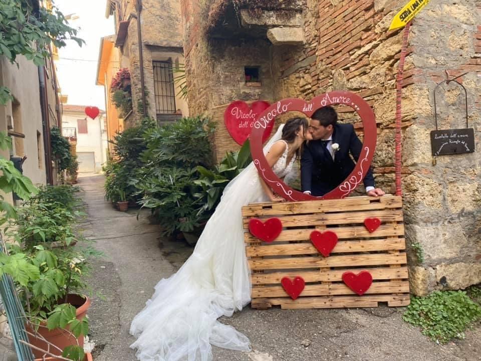 Livia e Matteo primi sposi cascianesi a sigillare il loro amore a Pietraia