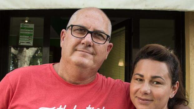 Massimo lascia il bar Cin Cin in mano a Corina