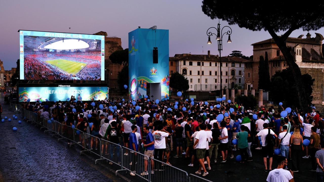 Sassari, vietati i maxi schermi nei luoghi pubblici per la partita Italia-Inghilterra