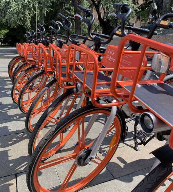Mobilità e ambiente Bici da condividere per spostarsi in città Via al progetto 