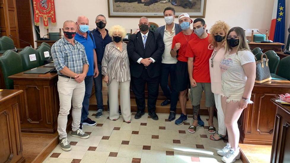 Rosanna Conti Cavini festeggia 40 anni di attività E torna la boxe in piazza