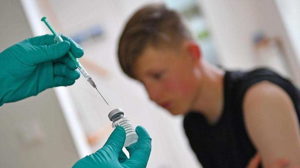 Corsa per vaccinare gli adolescenti I dubbi dei genitori