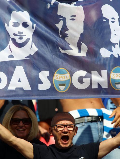 Gratitudine e messaggi La Curva Ovest saluta la famiglia Colombarini e poi accoglie Joe e Pep
